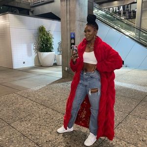 Reversible long faux fur.